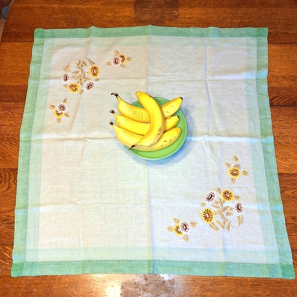 Handmade Linen  Floral Embroidered Tablecloth with Green Border - Picture 1 of 11